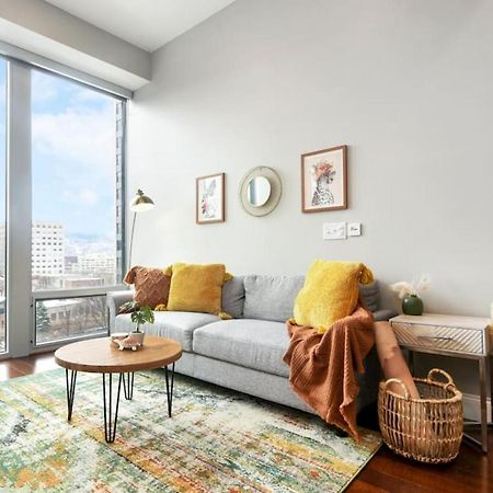 Hostwise Stays - The Washington At Chatham - Free Parking, Private Gym, More! พิตต์สเบิร์ก ภายนอก รูปภาพ