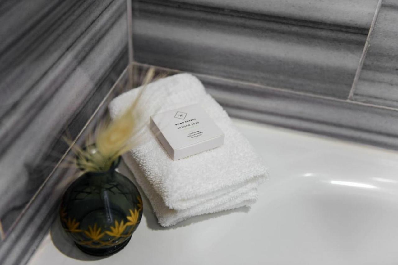 Hostwise Stays - The Washington At Chatham - Free Parking, Private Gym, More! พิตต์สเบิร์ก ภายนอก รูปภาพ